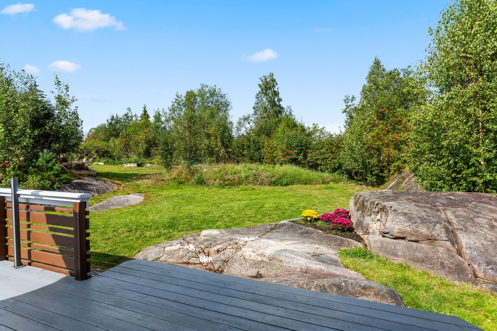Solrik og fin uteplass. Galleribilde