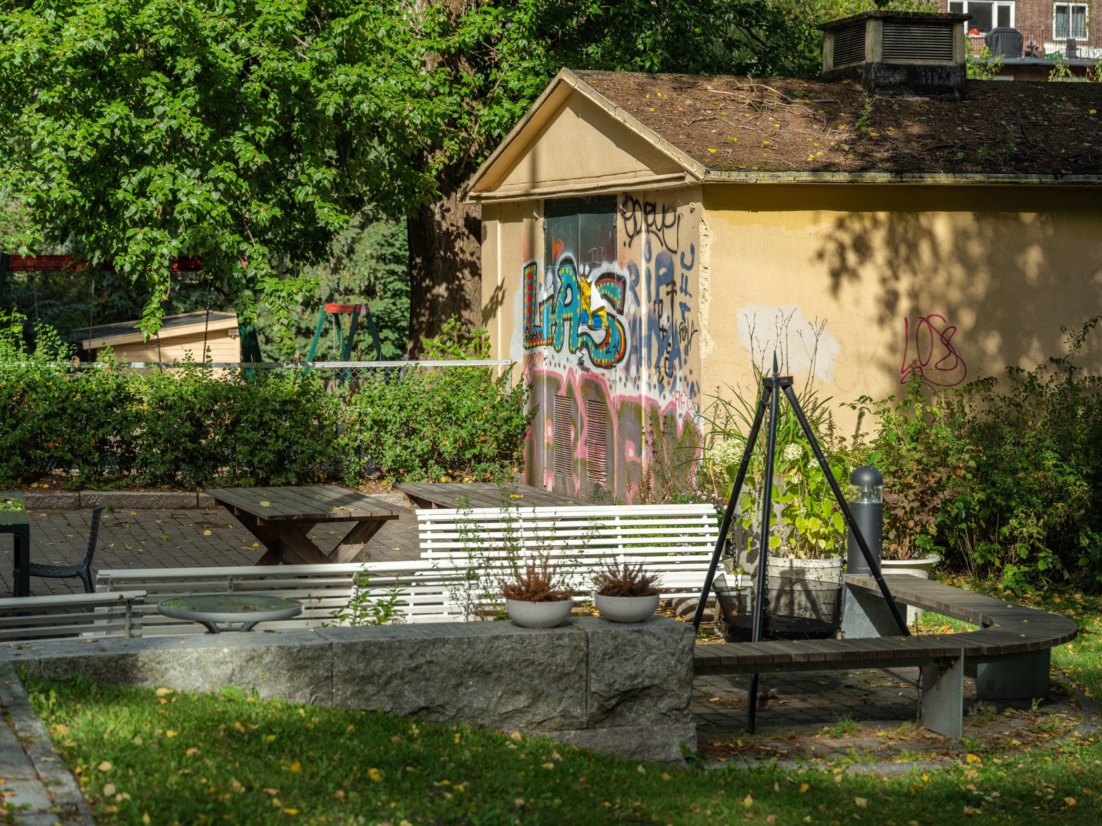 Det er også en nydelig bakgård med fine plasser for beboerne. Galleribilde