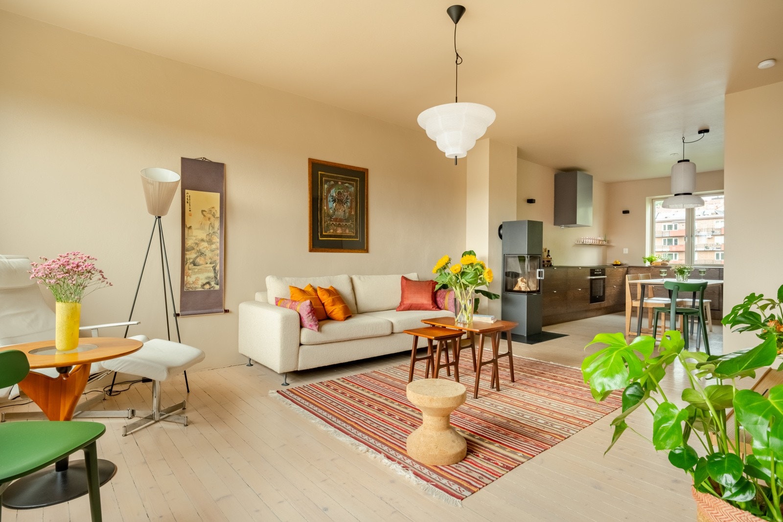 Leiligheten er gjennomgående, og har dermed flott lys fra begge sider. Galleribilde