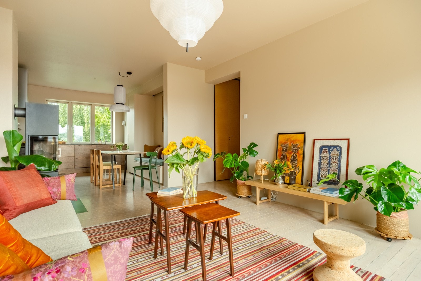 Volumet i denne delen av leiligheten er også virkelig enormt, og gir en helt spesiell følelse. Galleribilde