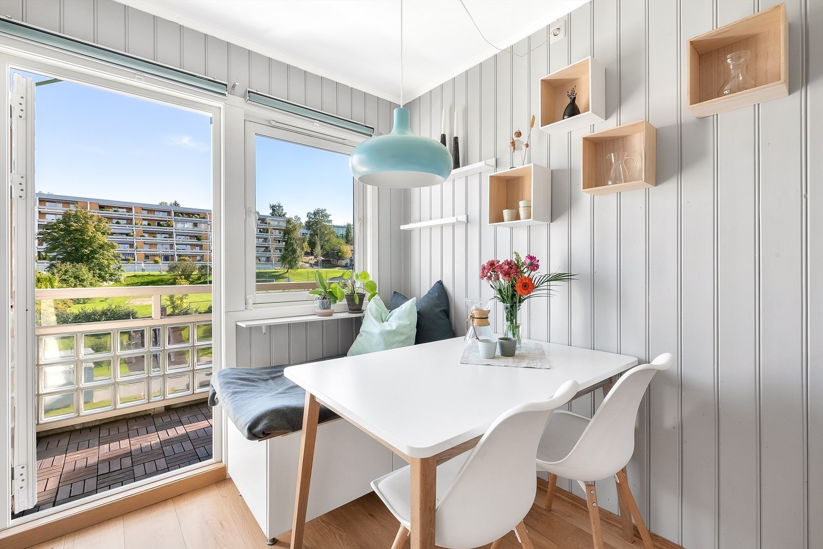 Koselig frokostkrok med utsikt. Galleribilde