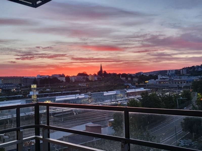 Selgers eget bilde av soloppgang fra balkongen Galleribilde