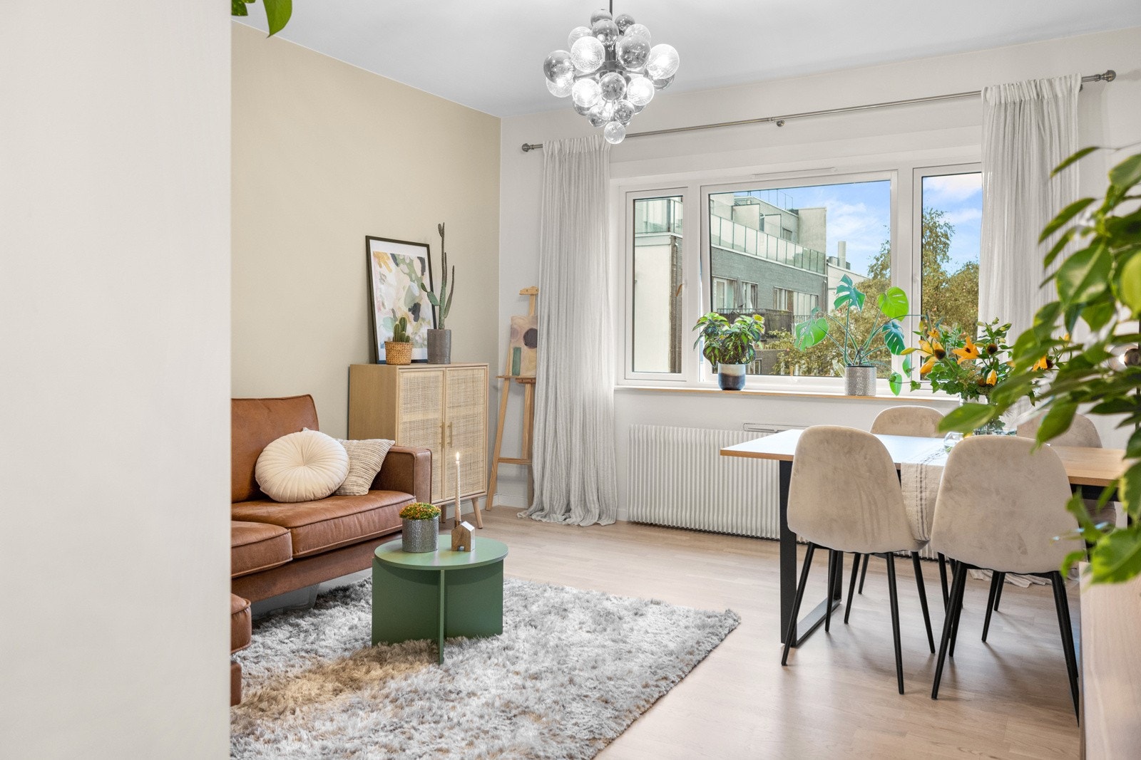 Ny eikeparkett og nymalte flater i 2023. Galleribilde