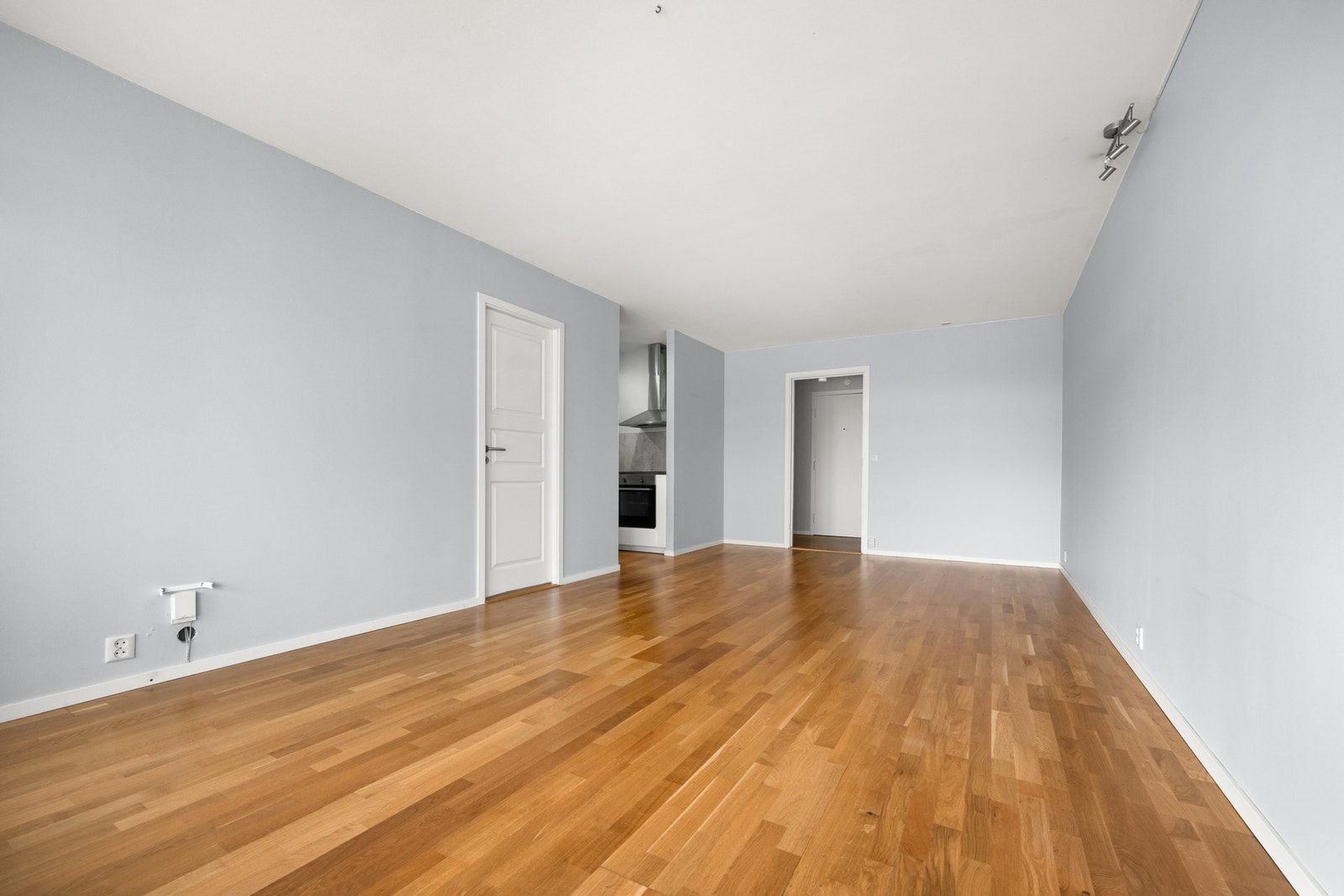 I enden av stuen er det fin plass til spisebord Galleribilde