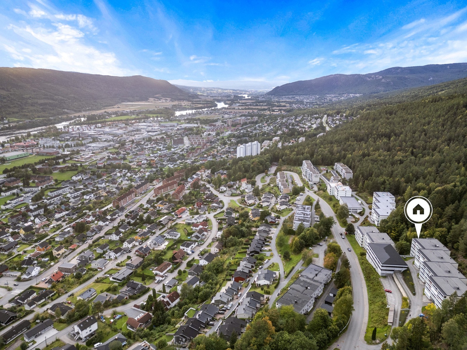Høydeperspektiv som viser den flotte beliggenheten Galleribilde