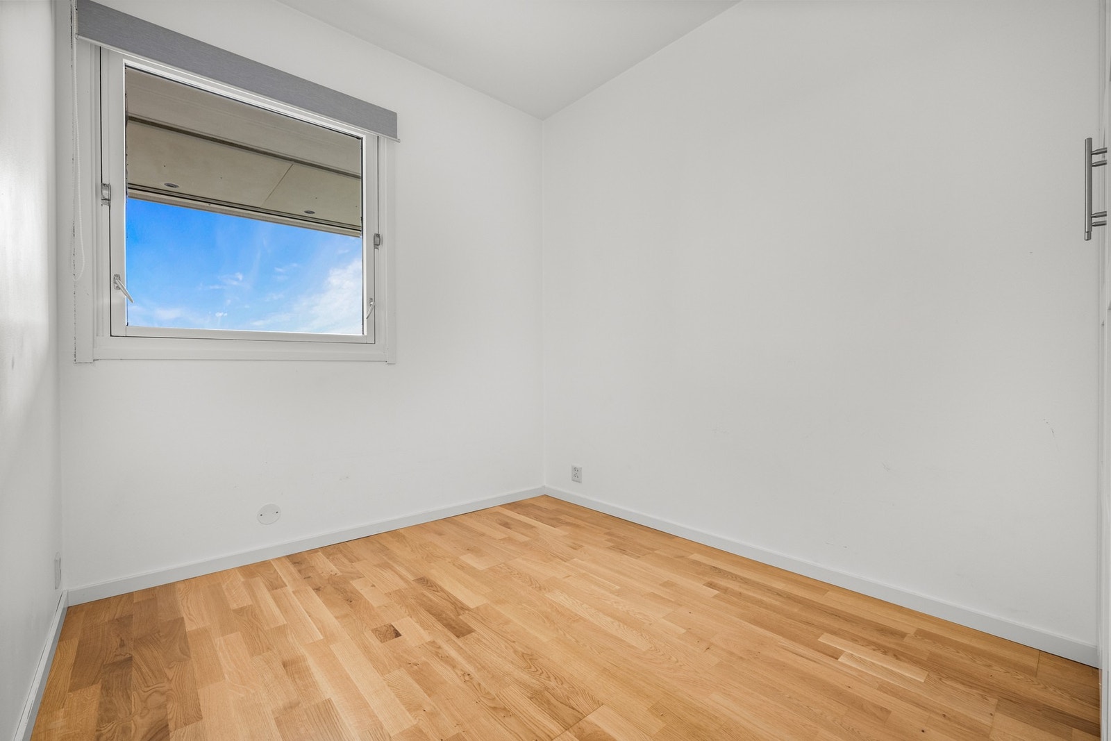 Soverom med plass til dobbeltseng Galleribilde