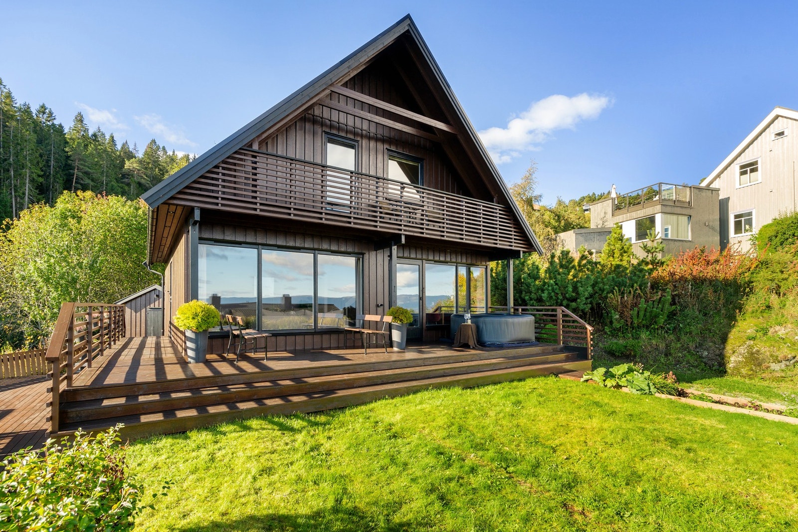 En flott og sjarmerende enebolig med fantastiske sol-og utsiktsforhold. Galleribilde