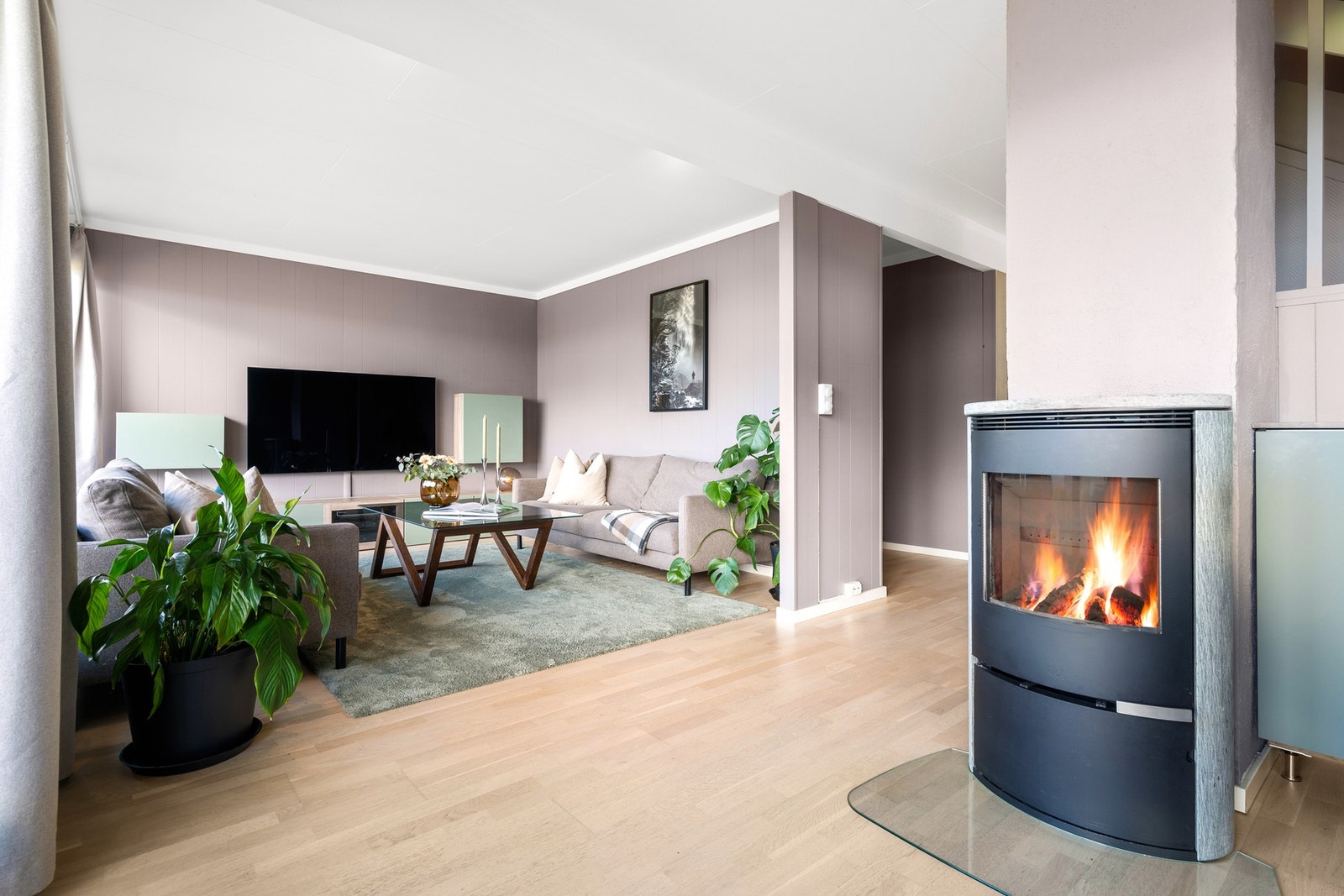 Boligen oppvarmes elektrisk og med vedfyring. Galleribilde