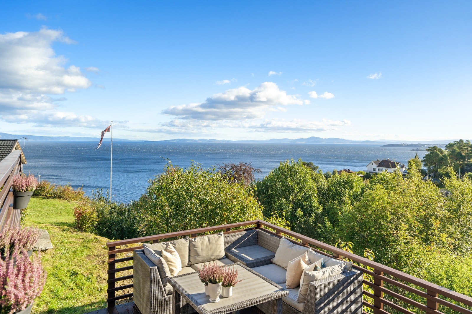 Beliggenheten er utsøkt med tanke på nærhet til sentrum, og samtidig i fredelige omgivelser. Galleribilde