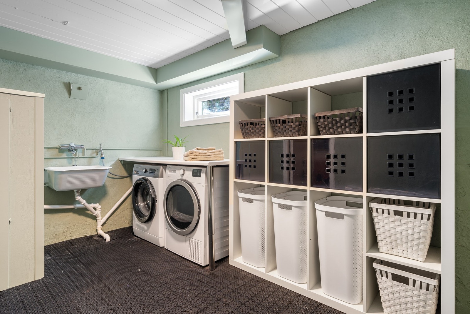 Praktisk vaskerom i kjeller. Galleribilde