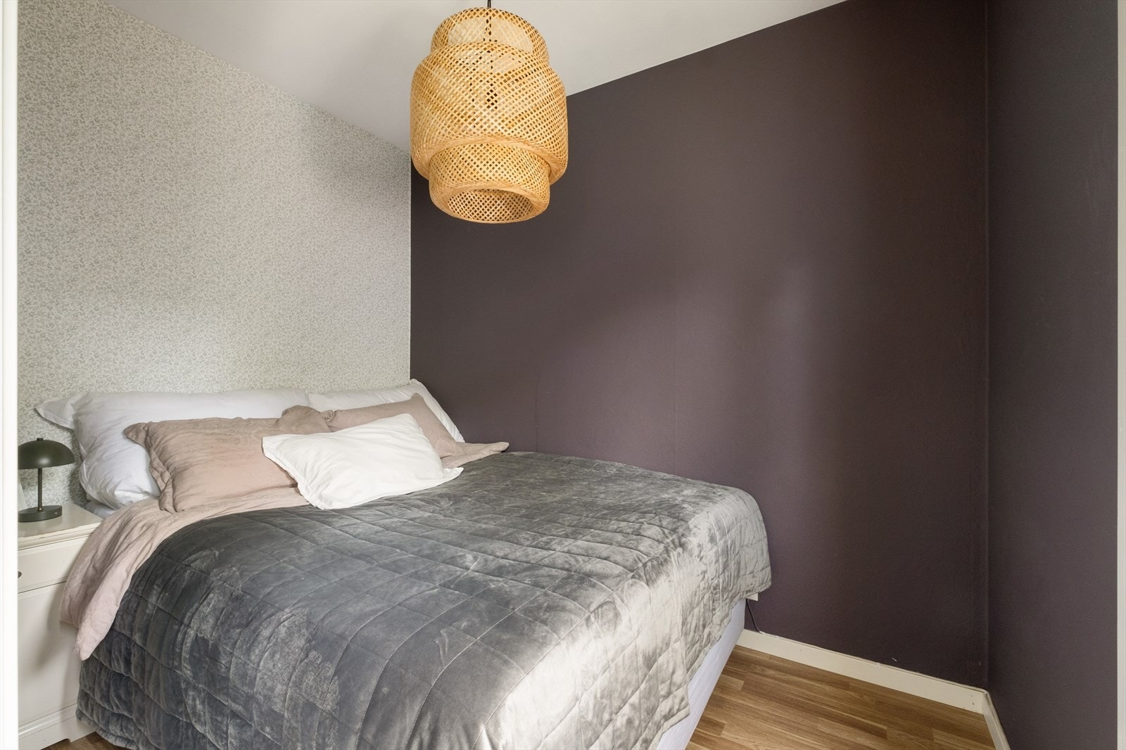 Romslig soverom. Galleribilde