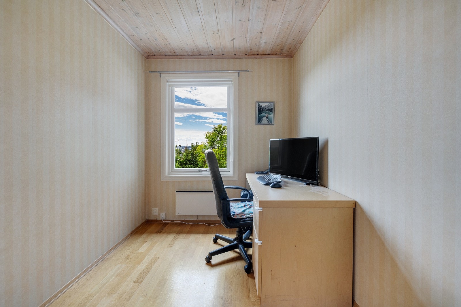De andre soverommene er også av god størrelse med plass til ønskelig møblement. Galleribilde