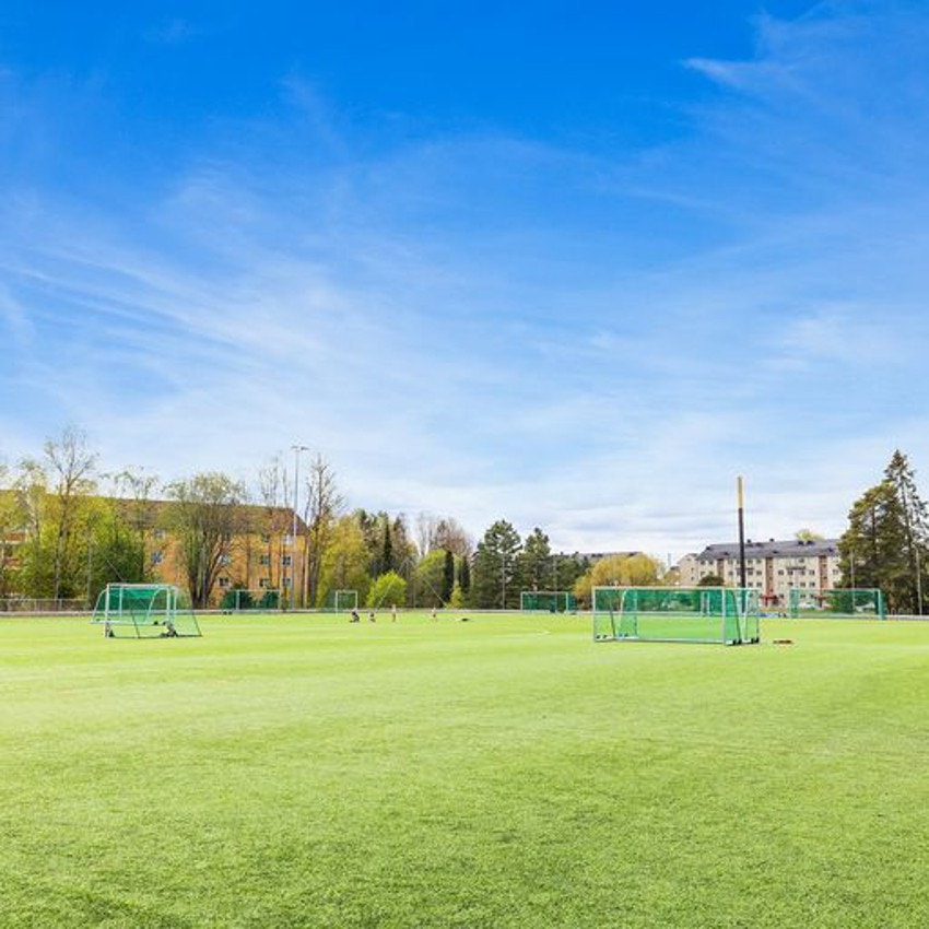 Flere kunstgressbaner i nærheten av boligen, godt fotballmiljø på Årvoll! Galleribilde