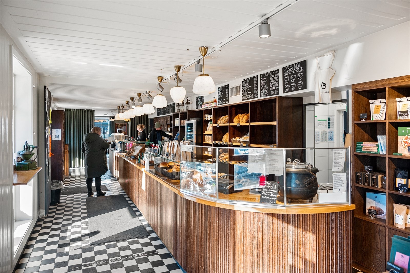 På Holtet finner du "Åpent bakeri" hvor du kan hygge deg med gode bakevarer og kaffe. Galleribilde