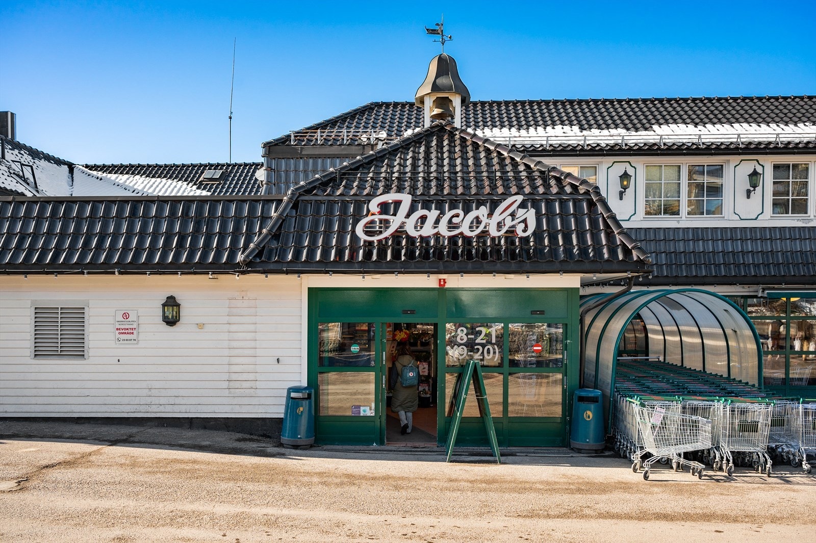 Holtet byr blant annet på delikatessebutikken Jacobs. Galleribilde