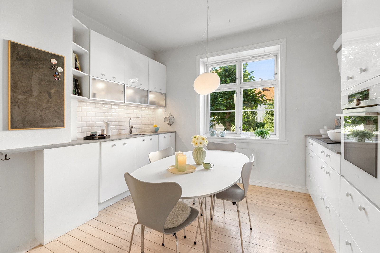 God plass til spisebord Galleribilde