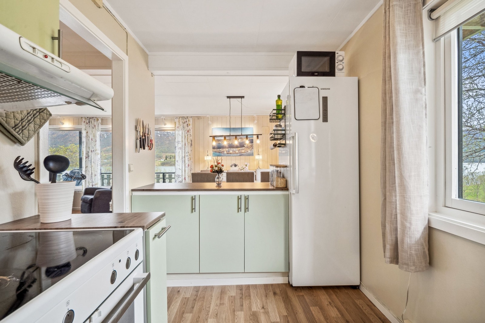 God størrelse med åpen løsning mot spisestue Galleribilde