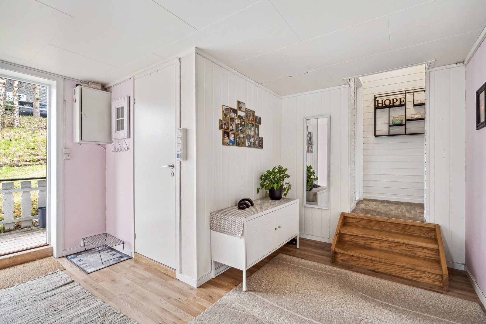 I kjelleren finner man en 3-roms utleieleilighet på hele 70kvm Galleribilde