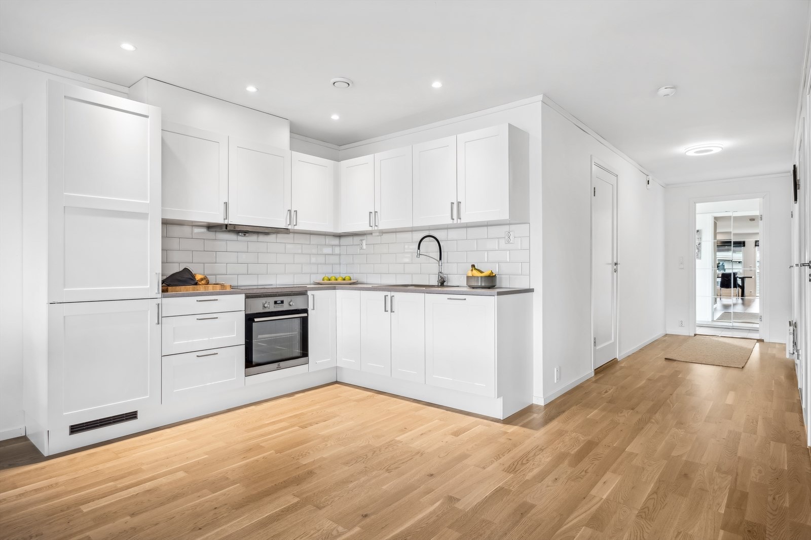 Lekkert kjøkken med kjøkkeninnredning fra Sigdal. Galleribilde