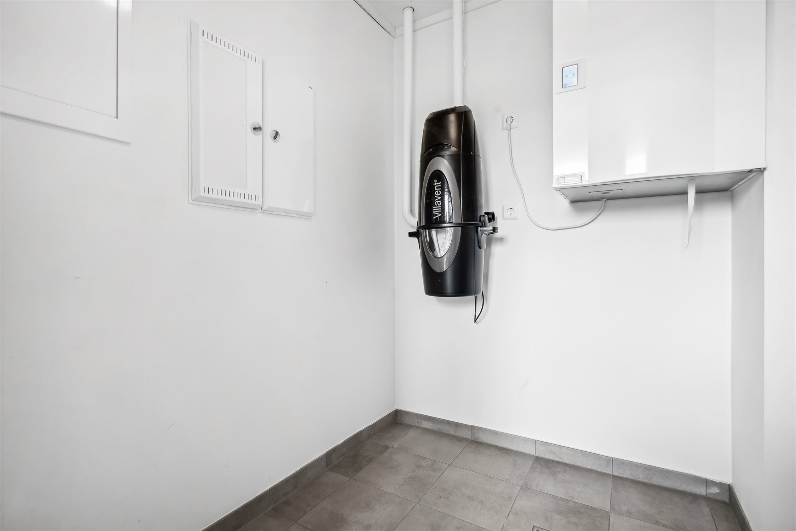 Innvendig bod/teknisk rom. Galleribilde