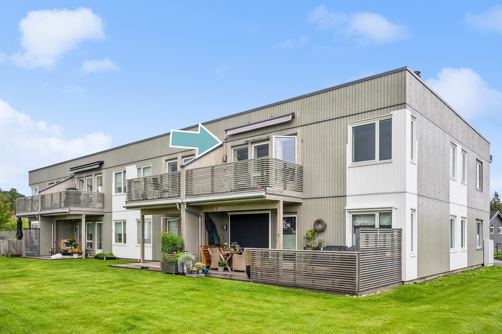 Topp-/endeleilighet med utsikt, carport og solrik terrasse Galleribilde