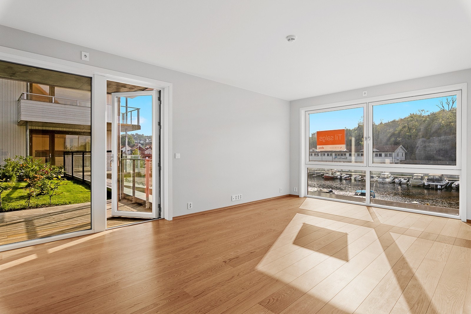 Enkel adkomst til terrasse fra stue Galleribilde