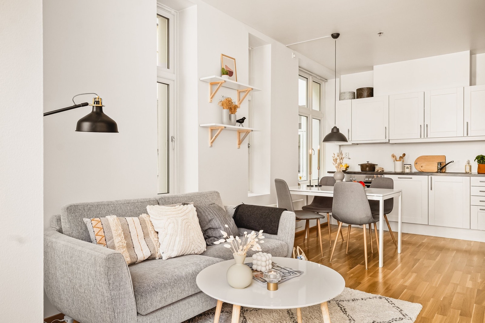 VELKOMMEN TIL HANS TANKS GATE 15.
Lekker bygårdsleilighet med god planløsning og balkong. Galleribilde