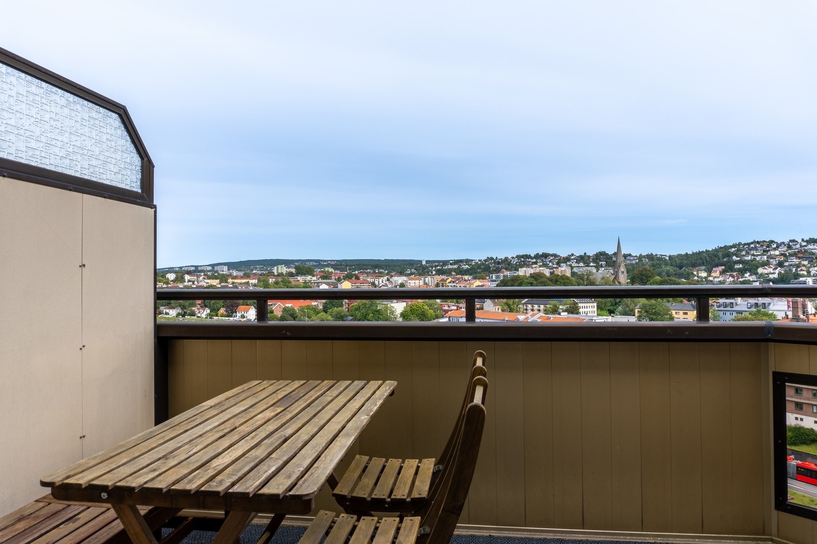 Nyt panoramautsikt fra denne toppleiligheten i 12. etasje. Galleribilde