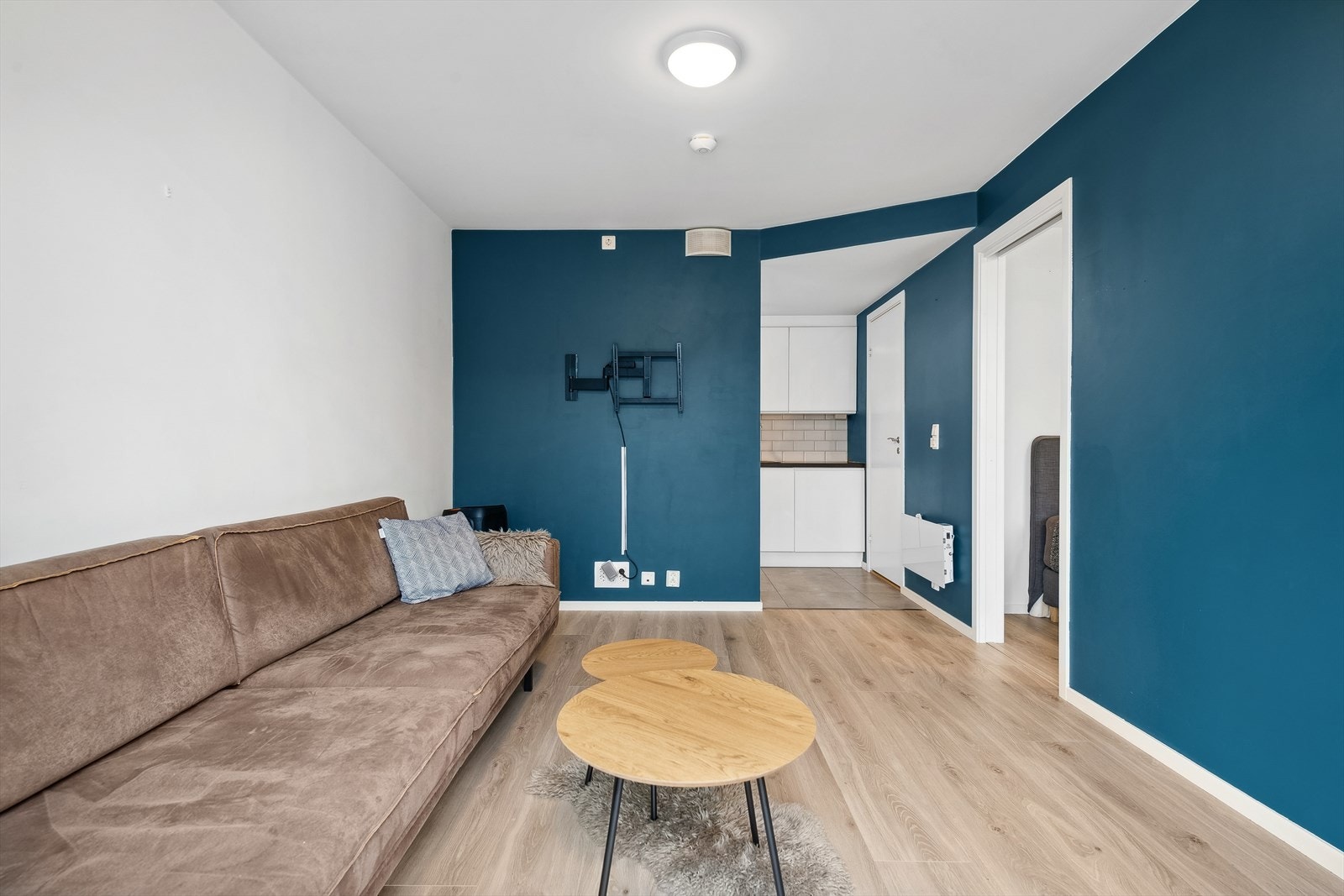 Med tilpasset møblement kan du ha både sofa og spisebord. Galleribilde