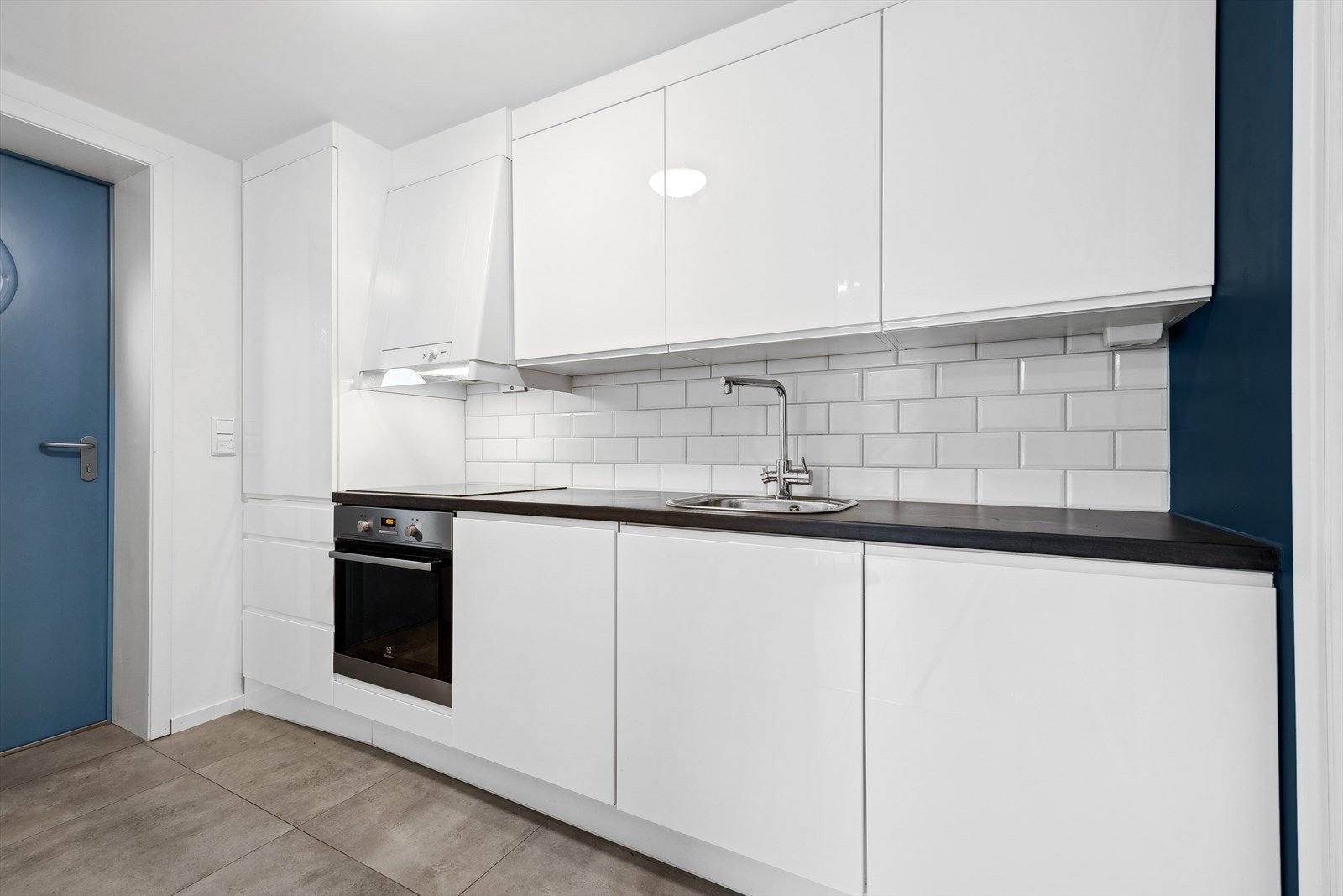 Leiligheten har en arealeffektiv planløsning med adkomst inn til kjøkkenet. Galleribilde