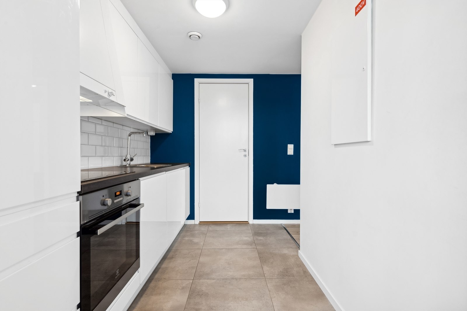 Kjøkkenet er gjennomgående med stilrent uttrykk. Galleribilde