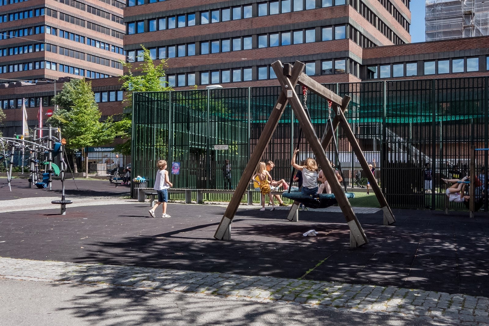 Lekeplass for de minste finner du i umiddbar nærhet av boligen Galleribilde