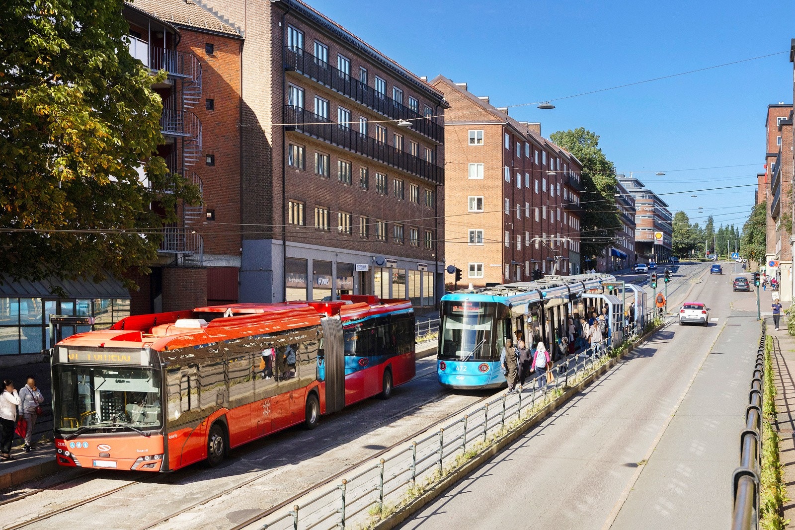 Umiddelbar nærhet til Rosenhoff buss- og trikkestopp med både trikk og buss. Galleribilde