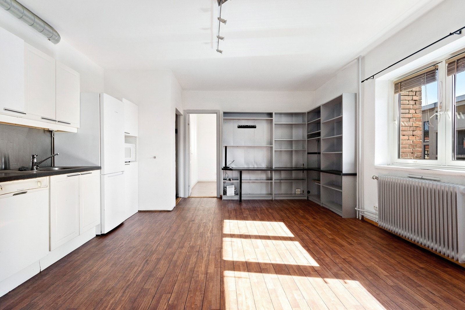 Lys og luftig stue med god plass til sofagruppe. Galleribilde