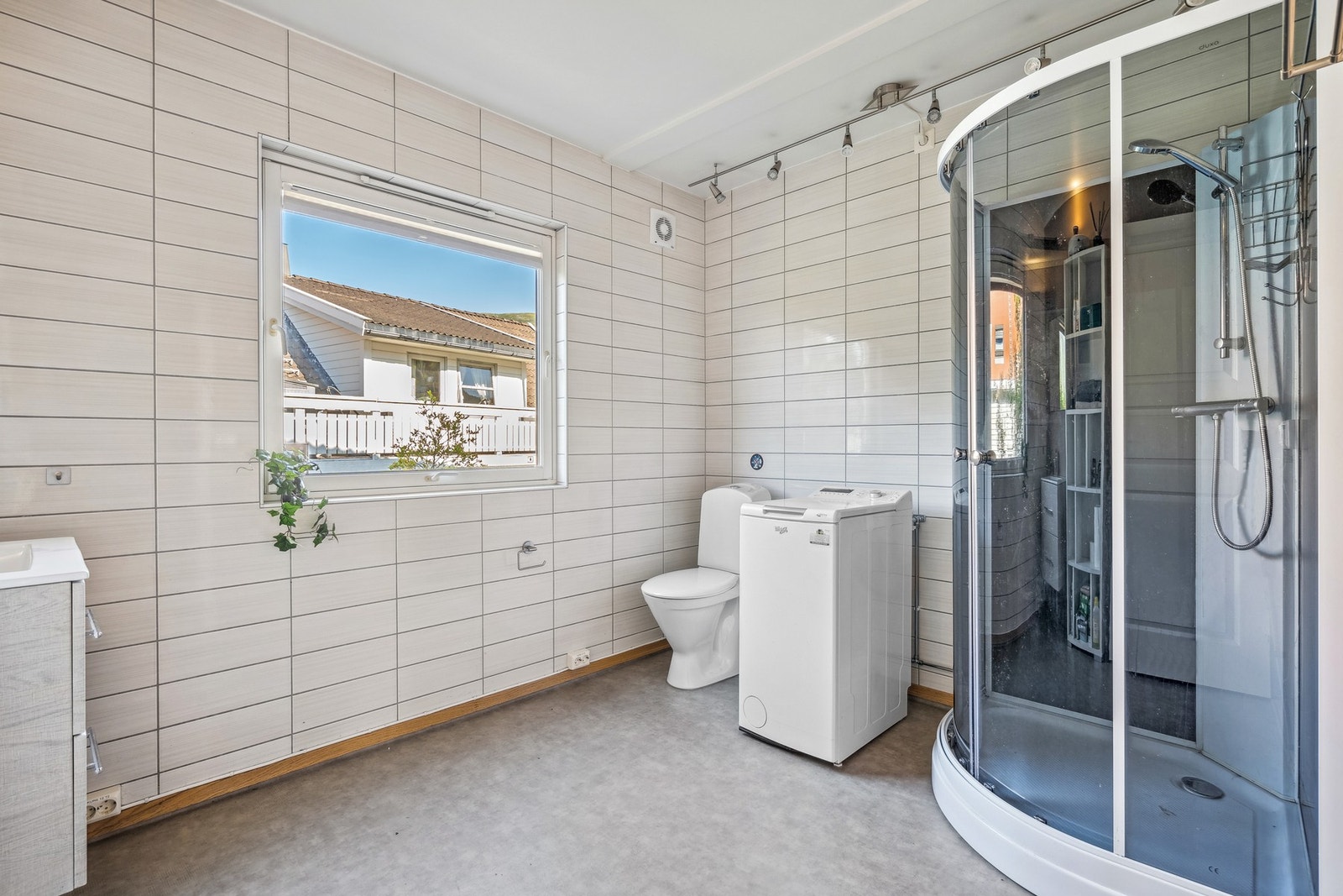 Den byr også på et romslig bad. Galleribilde