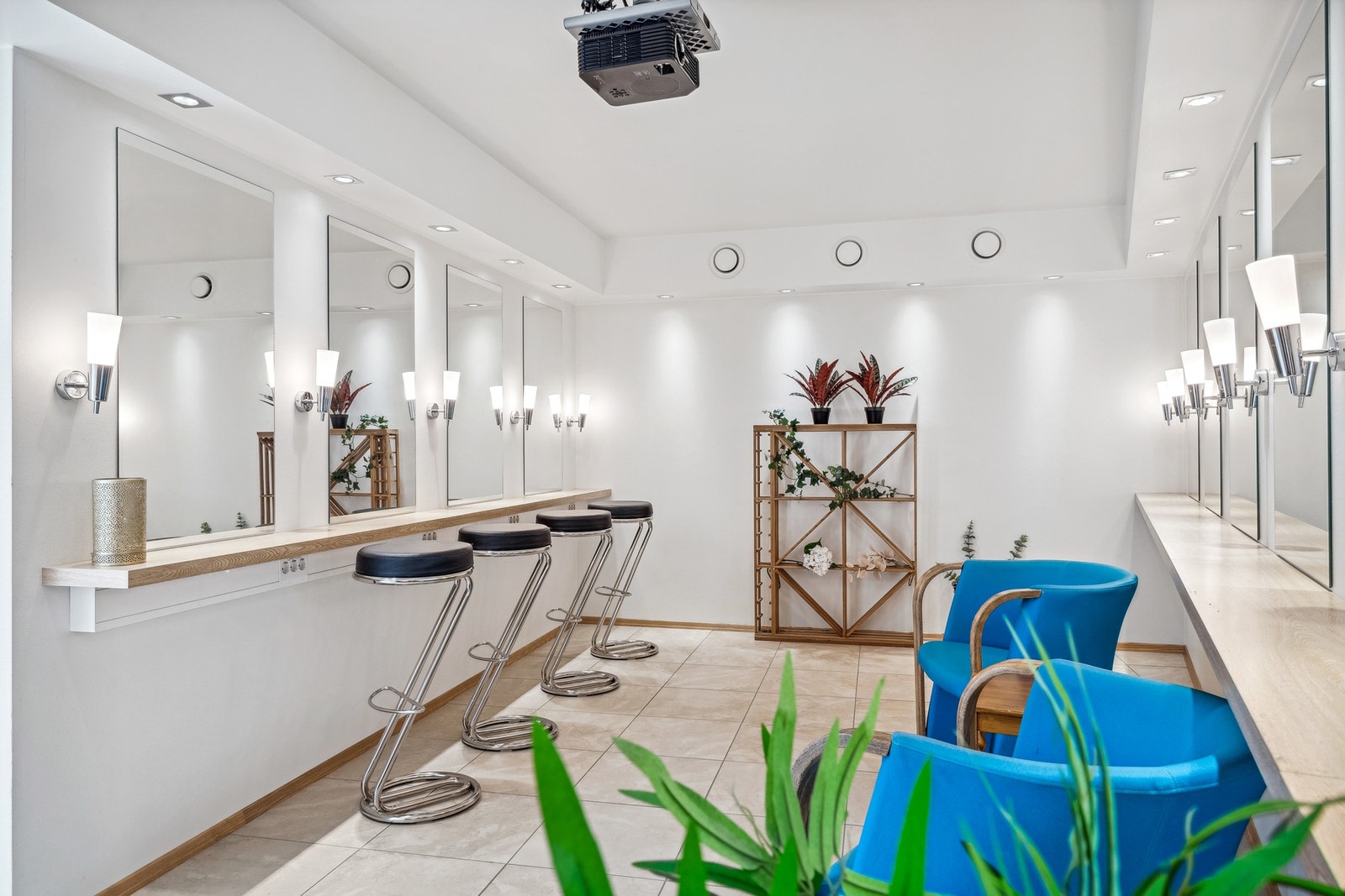 I tillegg byr den på en moderne og pent innredet næringsdel bestående av hele tre lokaler. Galleribilde