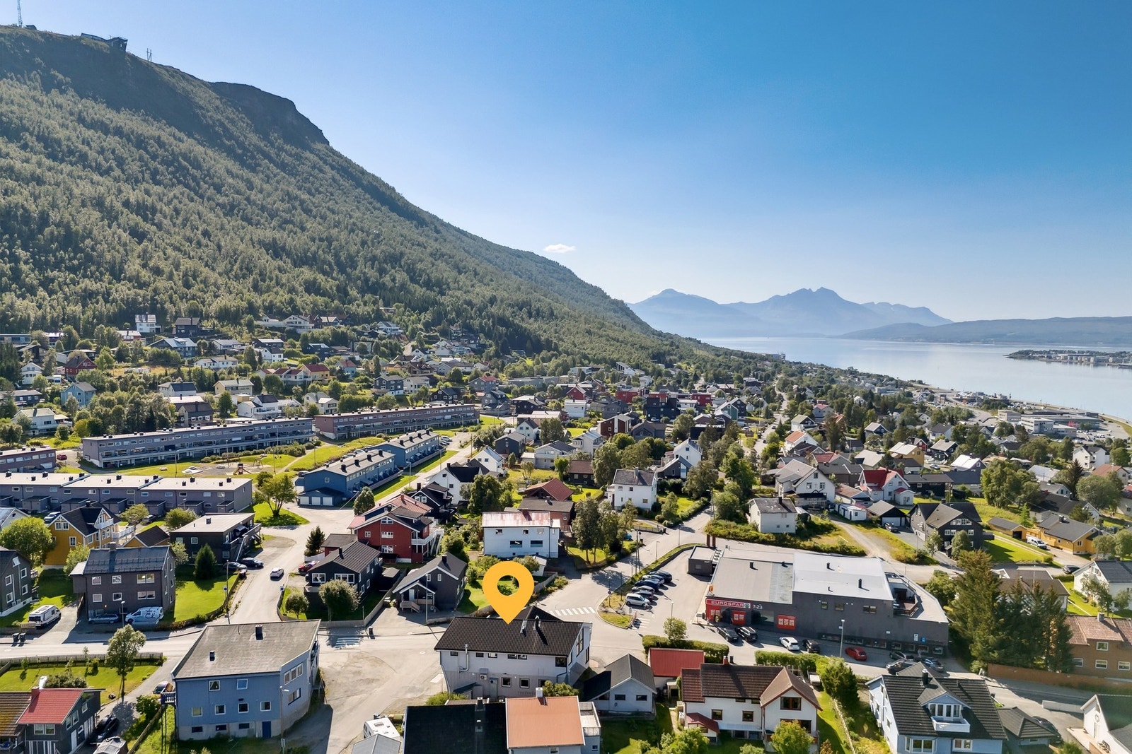 Eiendommen har en svært sentral beliggenhet i hjertet av Tromsdalen. Galleribilde