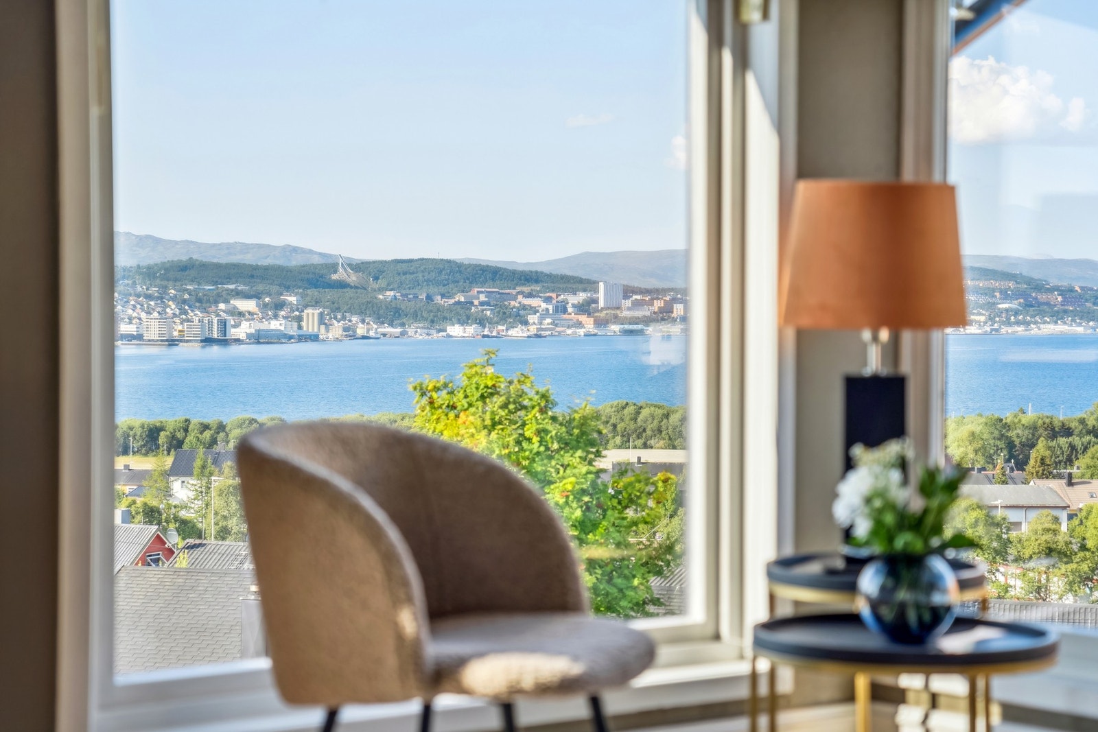 Hjørnevinduet er et av de fineste stedene, der du bare nyter utsikten. Galleribilde