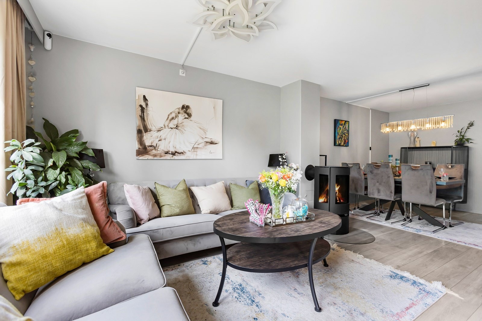 Dette er en stilren og attraktiv 3-roms selveier med en god planløsning. Galleribilde