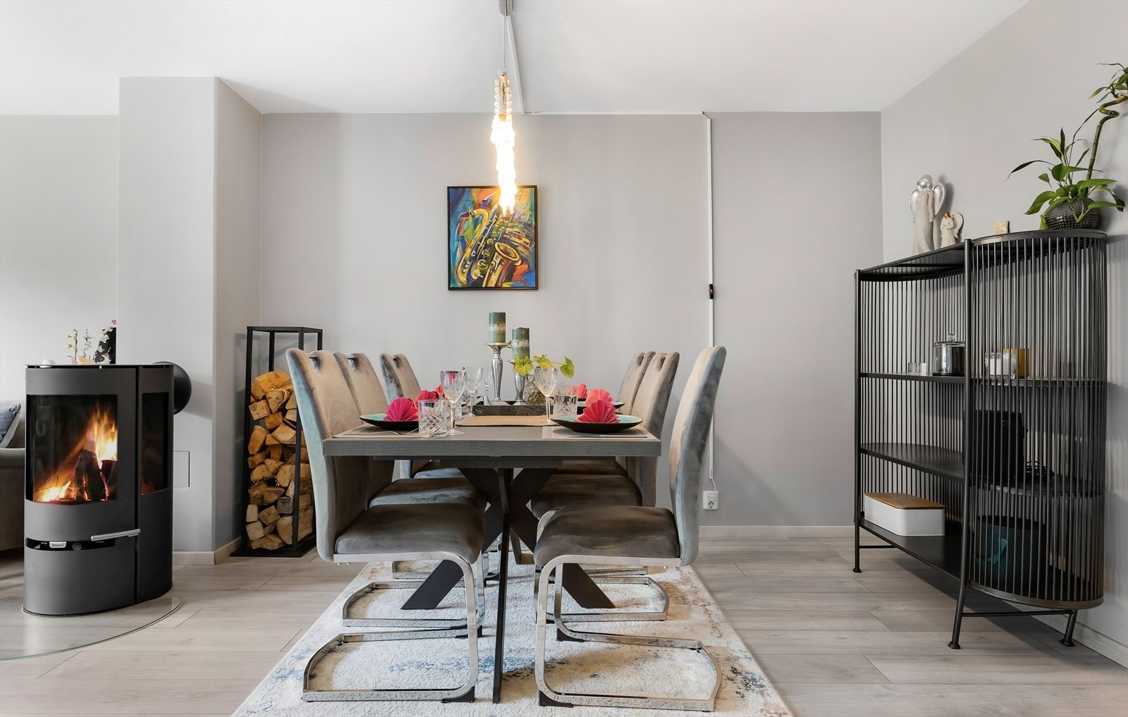 En fin plass å nyte deilige middager med nære og kjære. Galleribilde