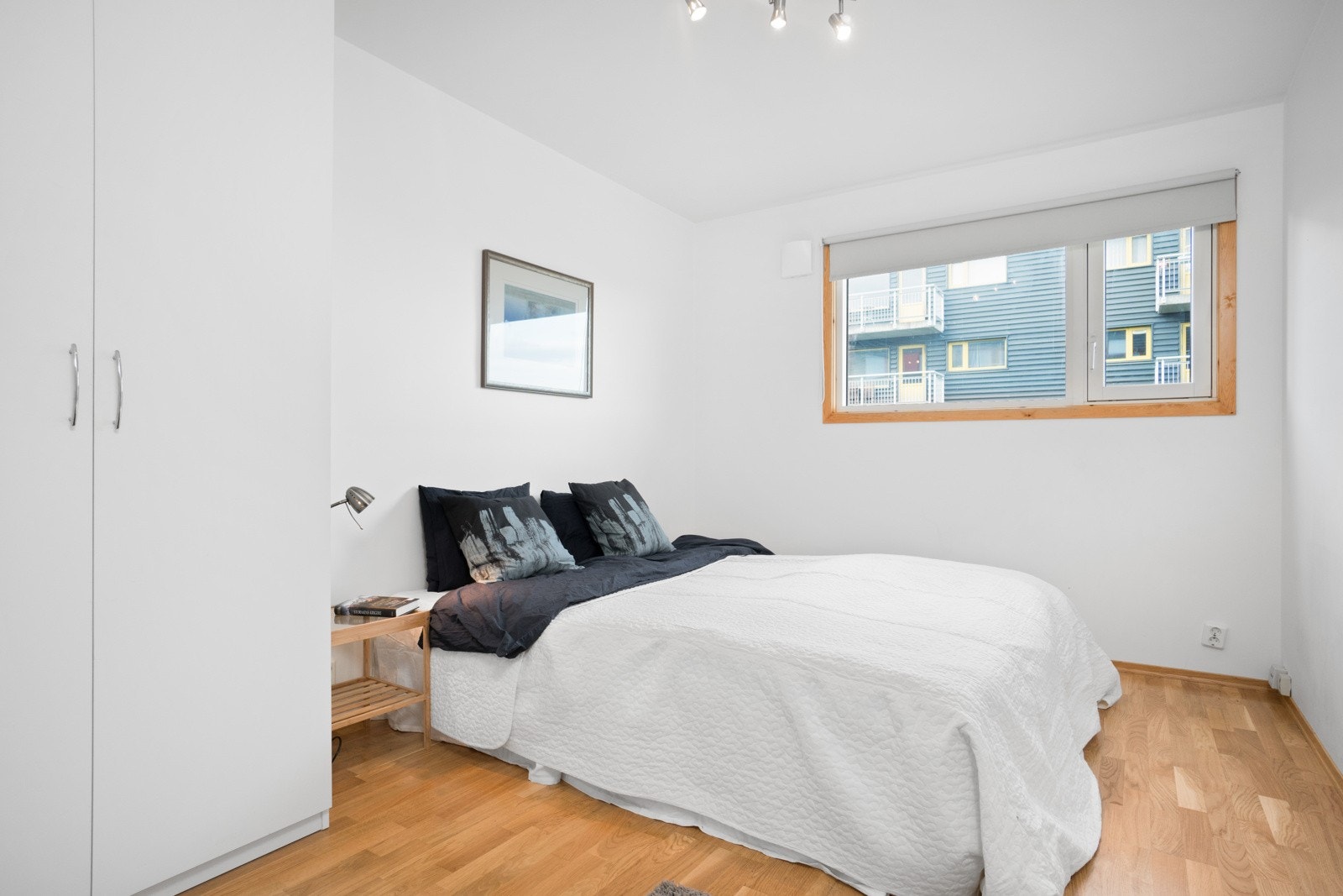 Soverommet er på 10,5 m². Her er det god plass til seng, garderobe og kontorløsninger. Galleribilde
