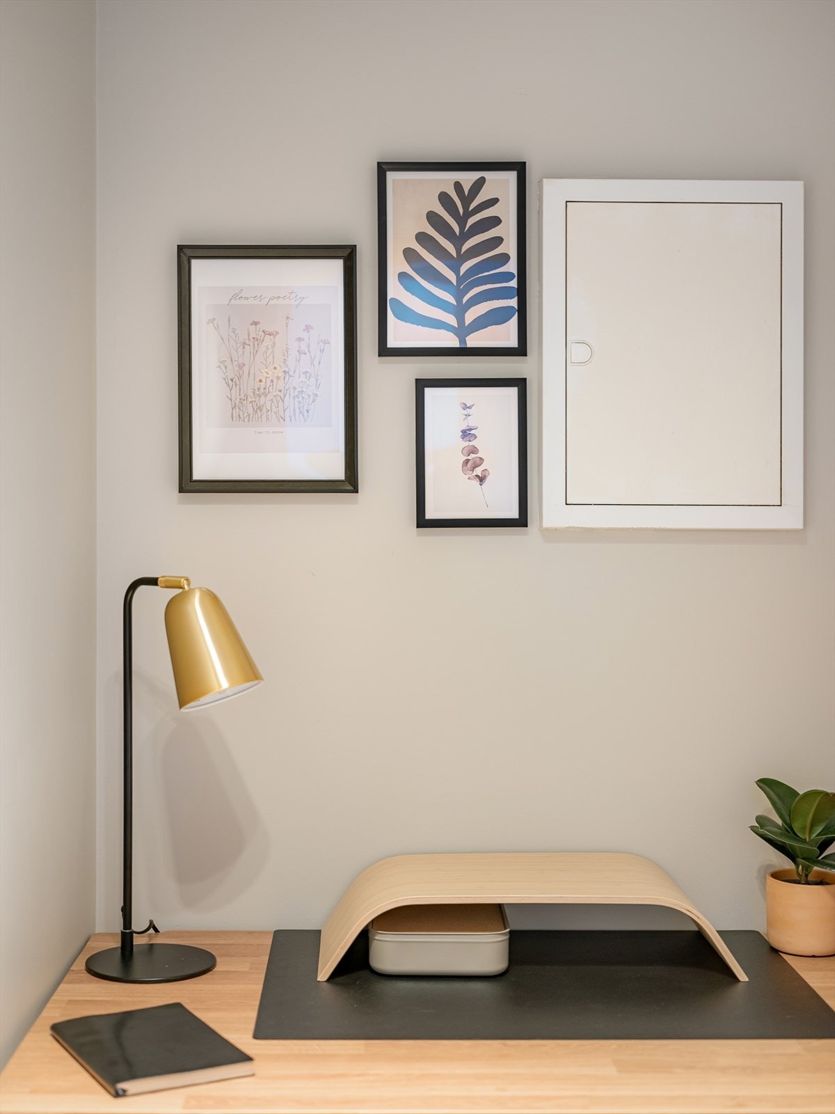 Hva har strømforbruk ditt vært sommer og vinter? Vår- og sommerhalvåret bruker jeg ca.300 kWh i snitt per måned, mens det i høst- og vinterhalvåret snittes på ca. 800 kWh. I hele 2023 brukte jeg 6239 kWh totalt. Galleribilde