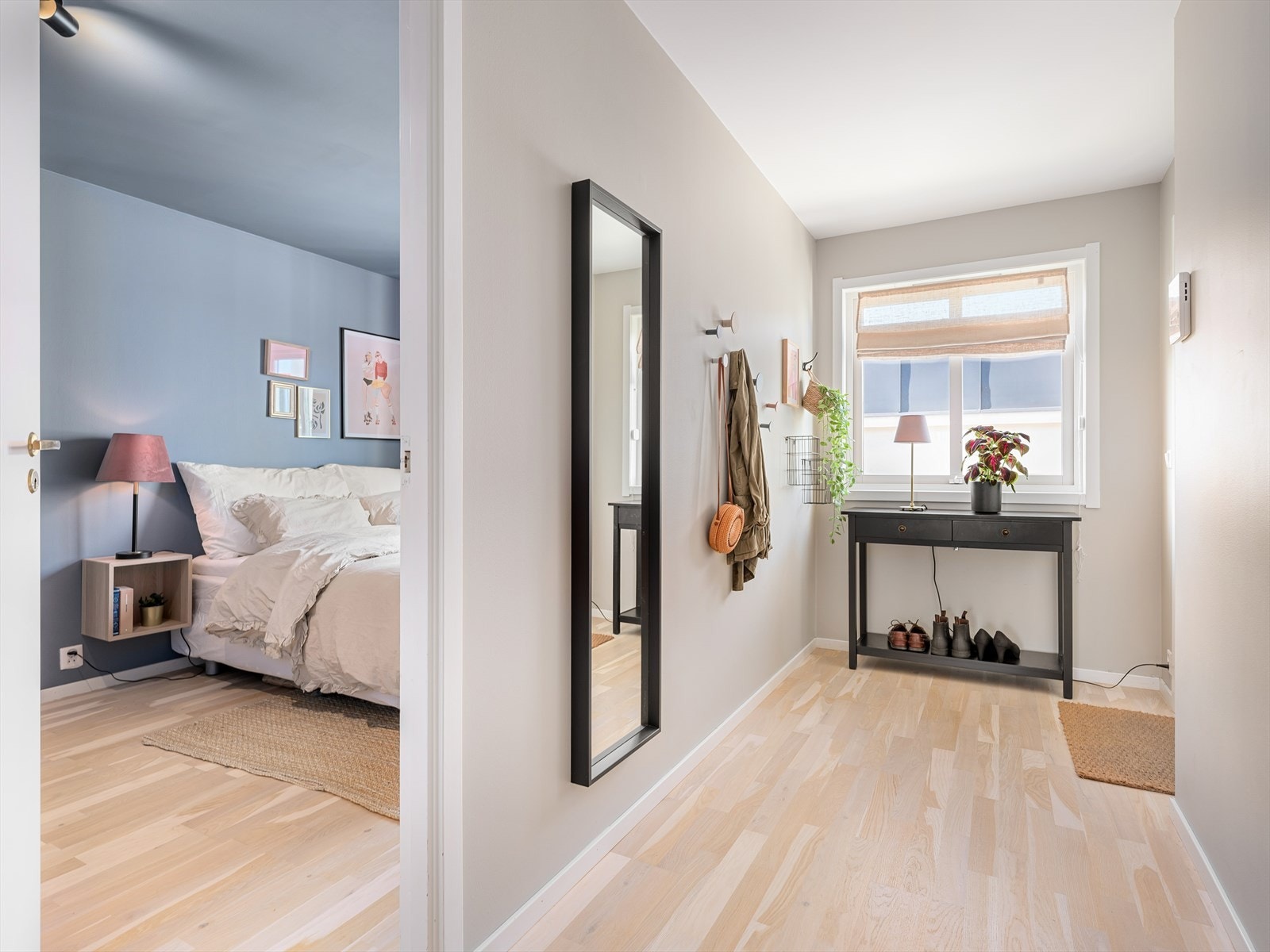 Leilighetens soverom ligger tilbaketrukket mot bakgården. Galleribilde