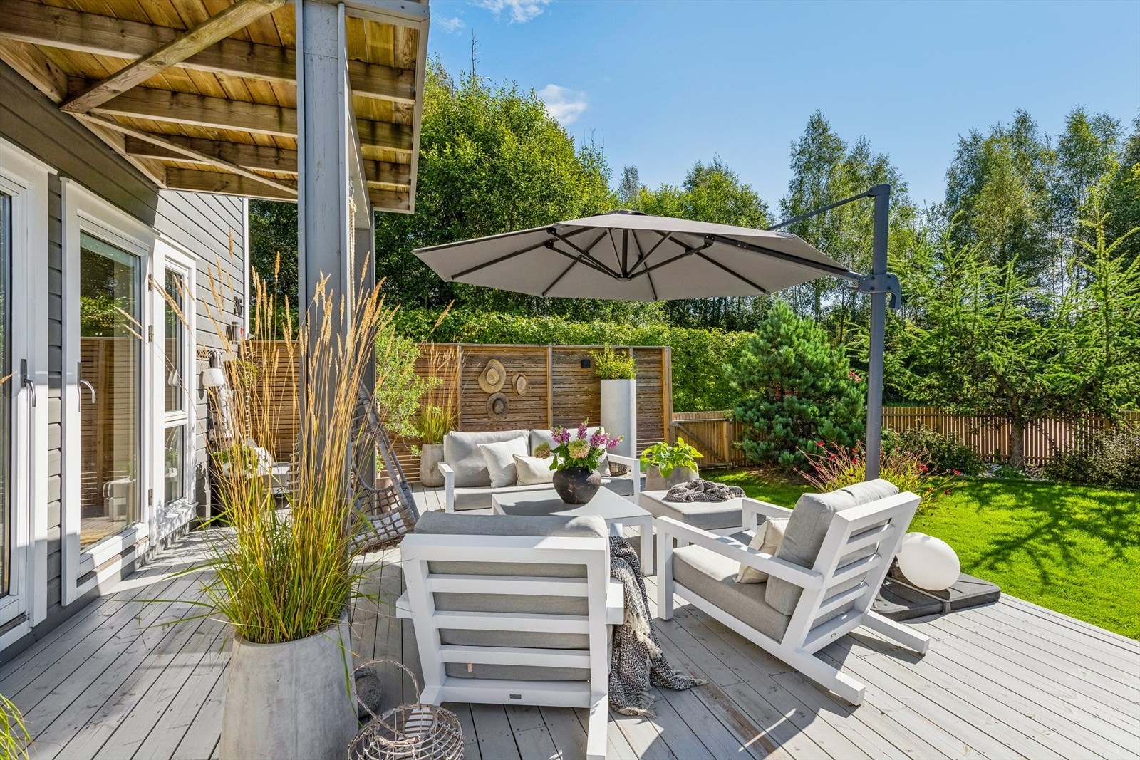 Tomten har en fin beliggenhet i et populært og etablert nabolag. Galleribilde