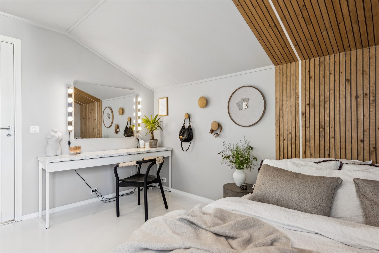 Dette soverommet er med spilevegg, som er en lekker detalj i rommet! Galleribilde