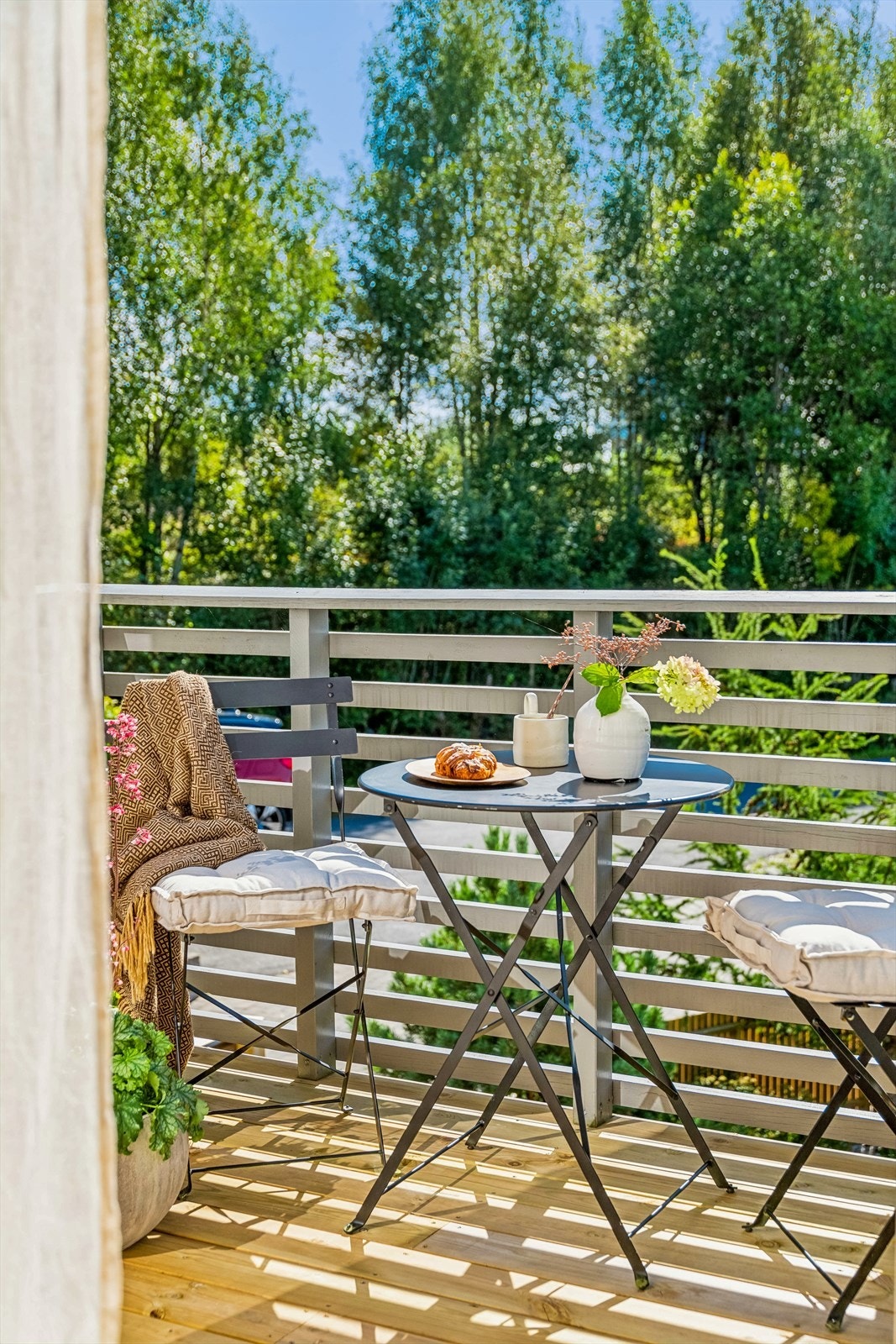 Fra hovedsoverommet er det utgang til solrik balkong! Galleribilde