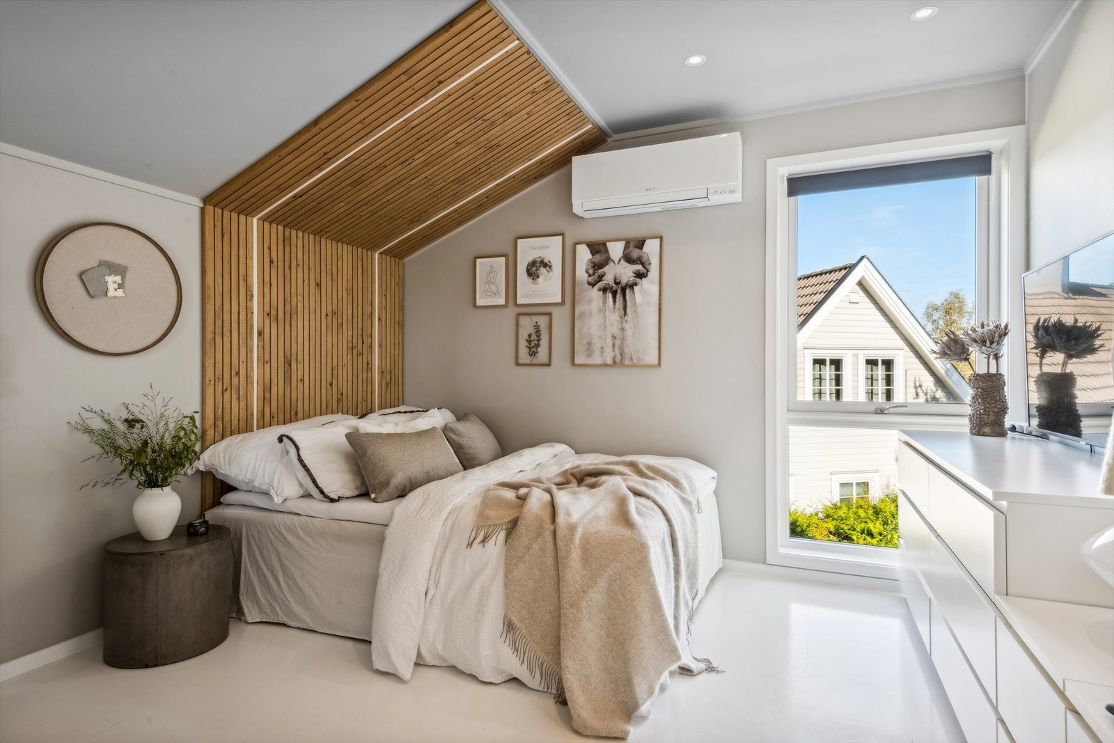 Videre byr boligen på fire soverom, og er beliggende i boligens andre etasje. Galleribilde