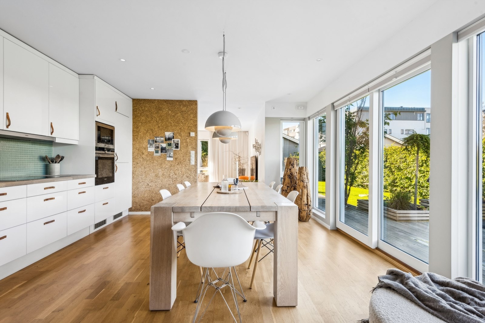 På kjøkkenet er det plass til spisebord, hvor gode måltider kan spises! Galleribilde