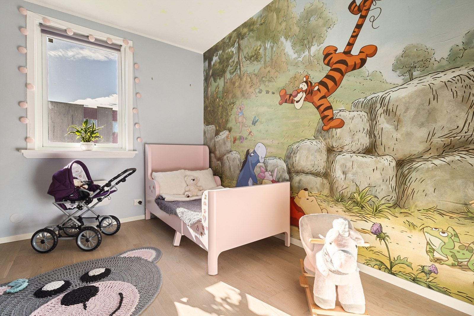 Det andre soverommet måler 8,8 m² og fungerer ypperlig som et gjesterom eller barnerom! Galleribilde