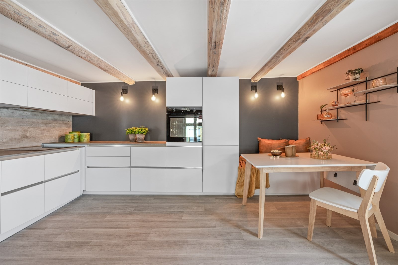 Leiligheten ligger godt tilbaketrukket og er opprinnelig fra 1870-tallet. Galleribilde